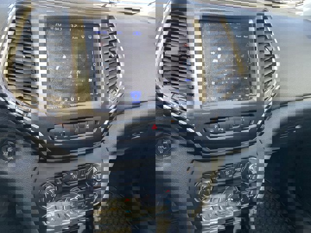 Used 2019 Jeep Cherokee Trailhawk image 17