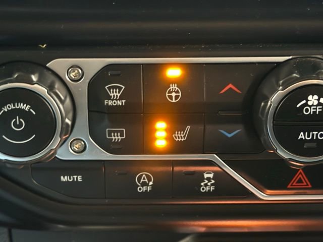 Used 2021 Jeep Wrangler Unlimited Sahara AWD/4WD image 31