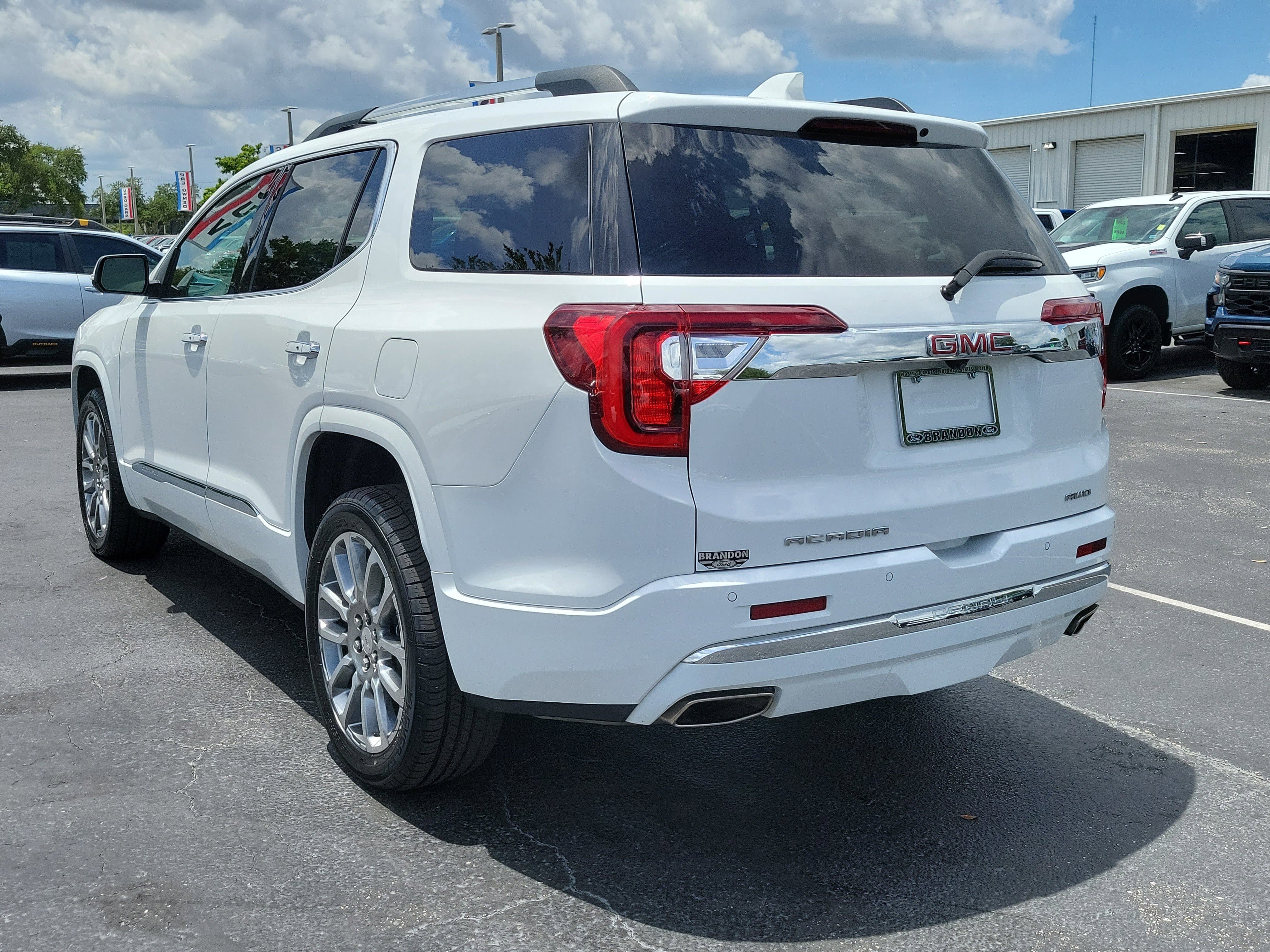 Used 2023 GMC Acadia Denali AWD/4WD image 7