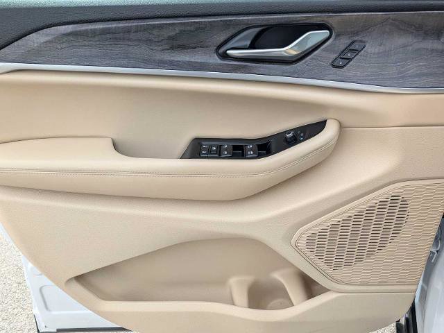 Used 2025 Jeep Grand Cherokee Limited w/ Luxury Tech Group II image 16