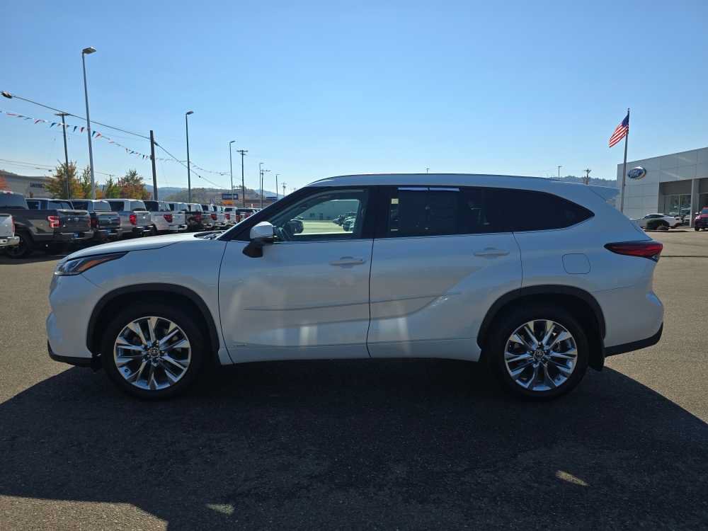 Used 2023 Toyota Highlander Limited AWD/4WD image 2