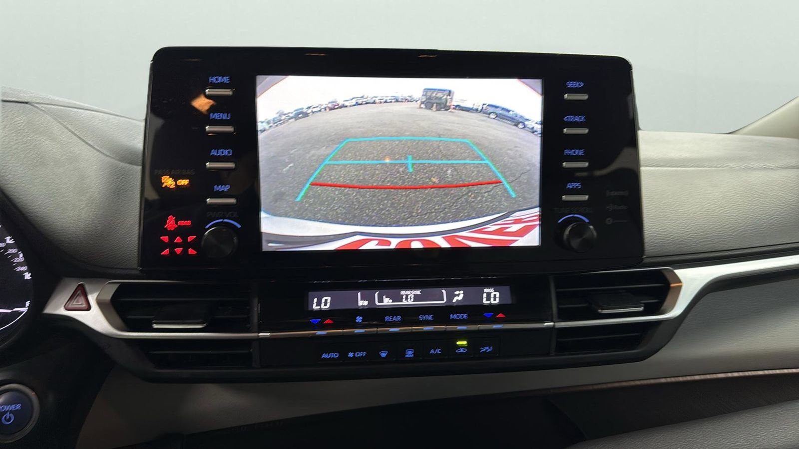 Used 2024 Toyota Sienna LE image 17