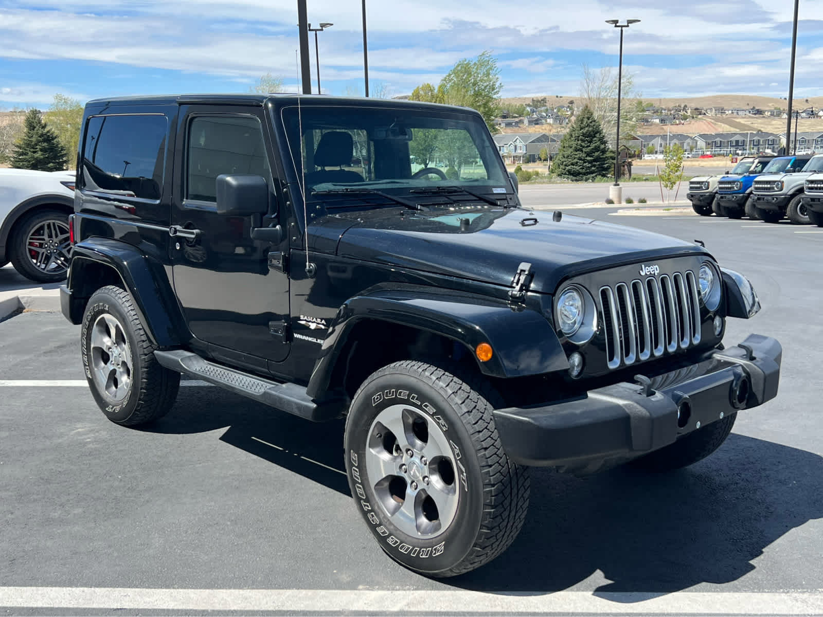 Used 2018 Jeep Wrangler Sahara w/ Connectivity Group AWD/4WD image 11