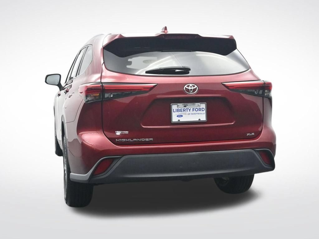 Used 2021 Toyota Highlander XLE FWD image 9