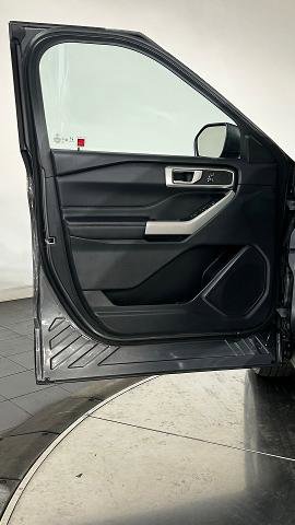 Certified 2023 Ford Explorer XLT w/ Equipment Group 202A AWD/4WD image 35