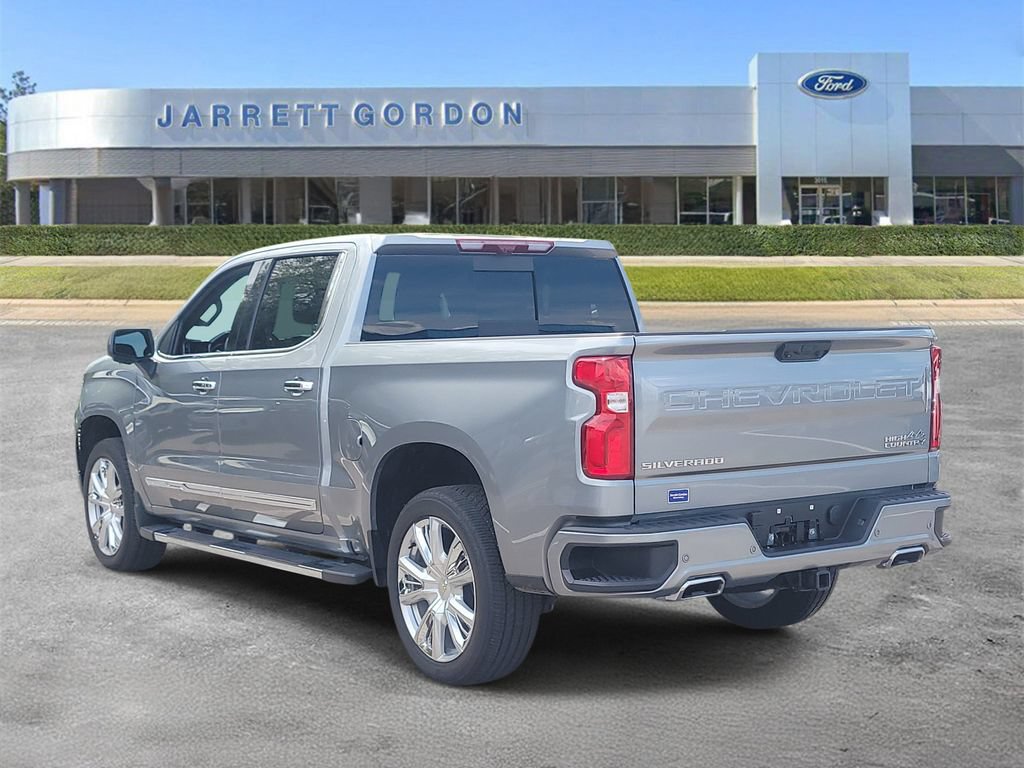 Used 2025 Chevrolet Silverado 1500 High Country w/ High Country Premium Package AWD/4WD image 3