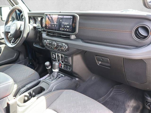 Used 2025 Jeep Gladiator Mojave w/ Steel Bumper Group AWD/4WD image 26
