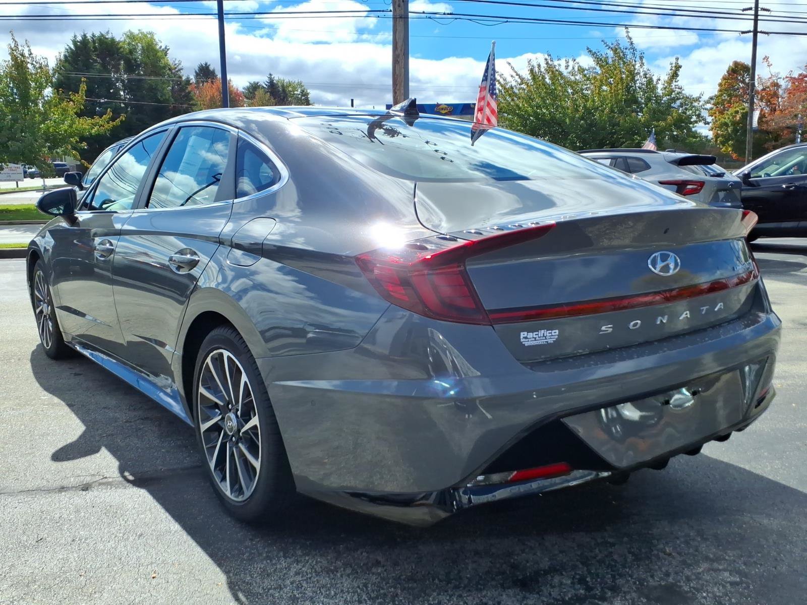 Used 2022 Hyundai Sonata Limited w/ Cargo Package FWD image 5