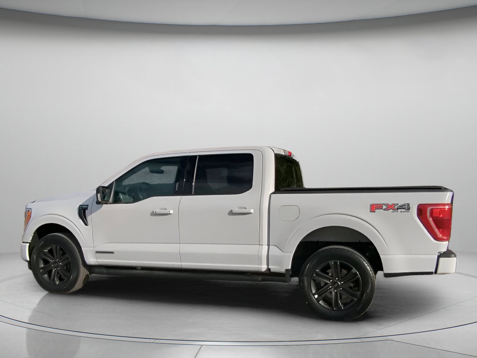 Certified 2021 Ford F150 XLT w/ Equipment Group 302A High image 10