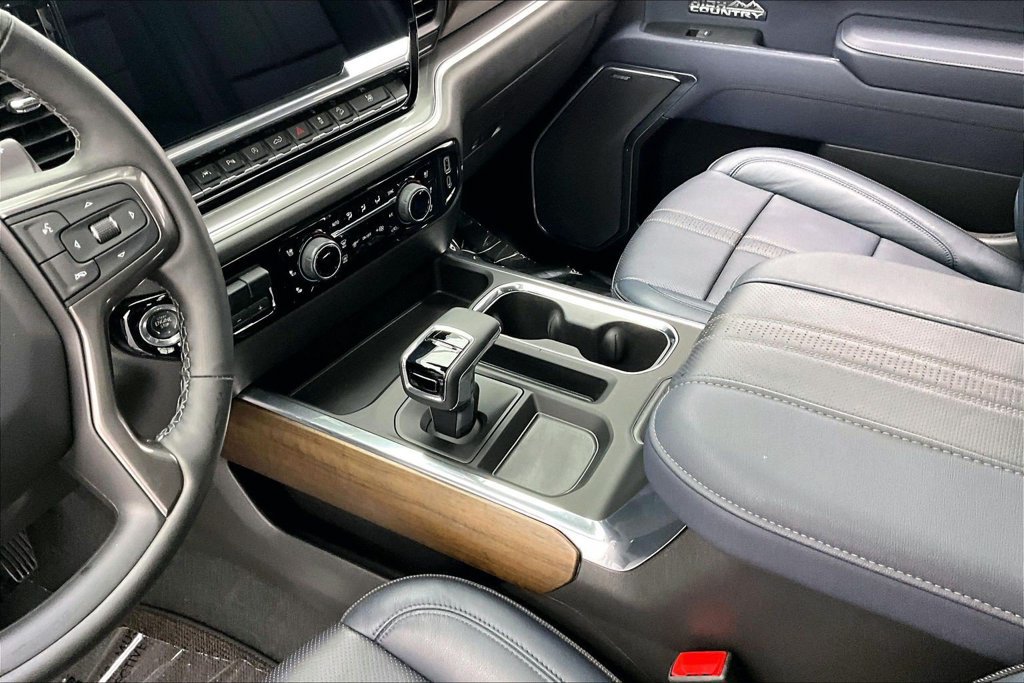 Used 2025 Chevrolet Silverado 1500 High Country w/ Technology Package AWD/4WD image 15