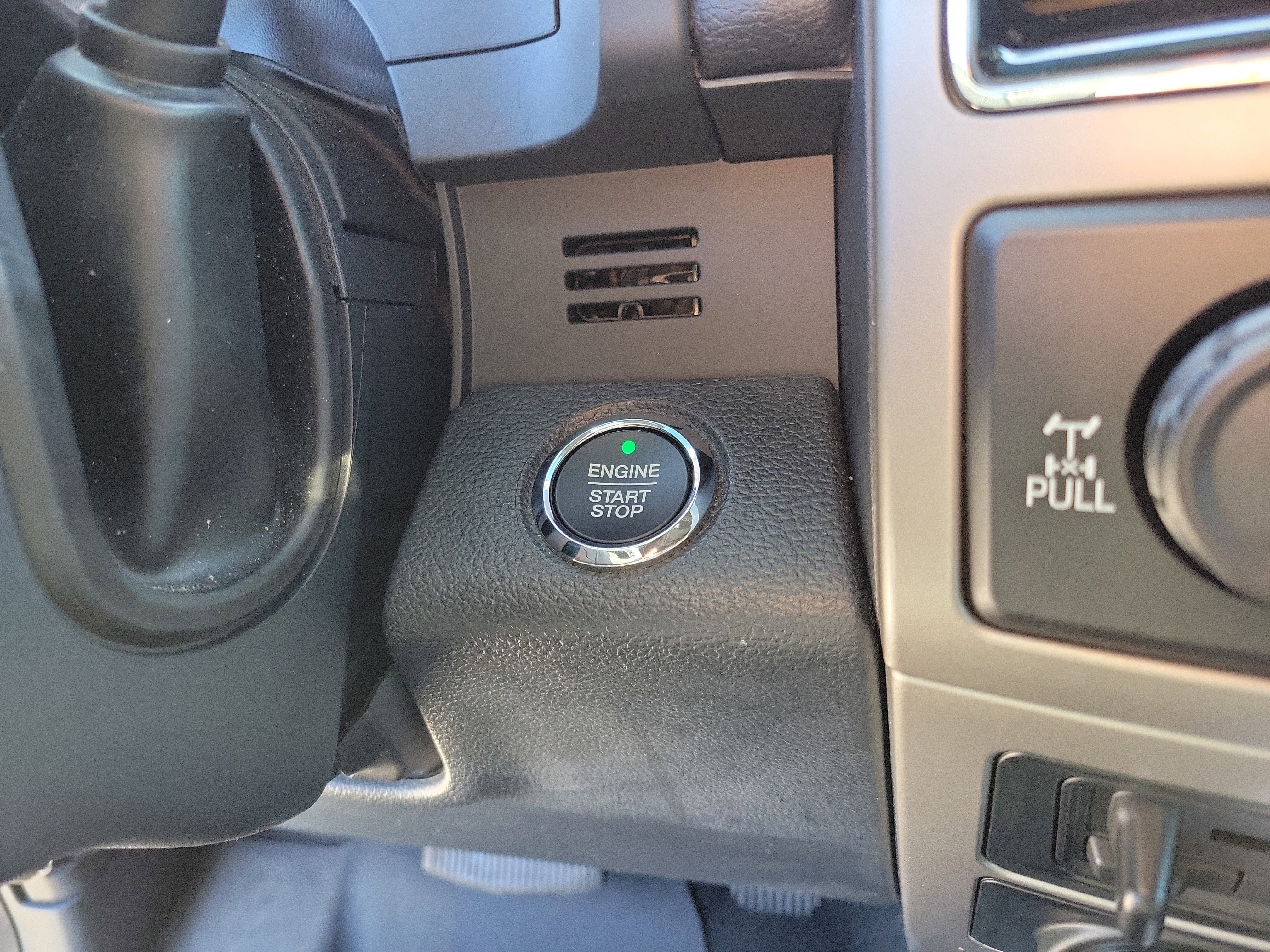 Certified 2022 Ford F350 Lariat w/ Black Appearance Package image 16