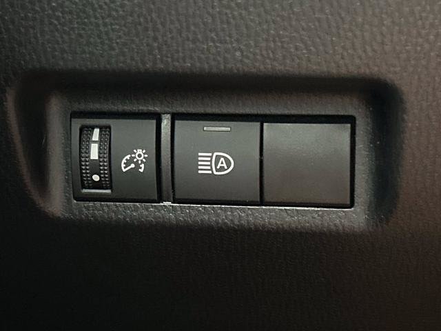 Used 2025 Toyota RAV4 XLE FWD image 31