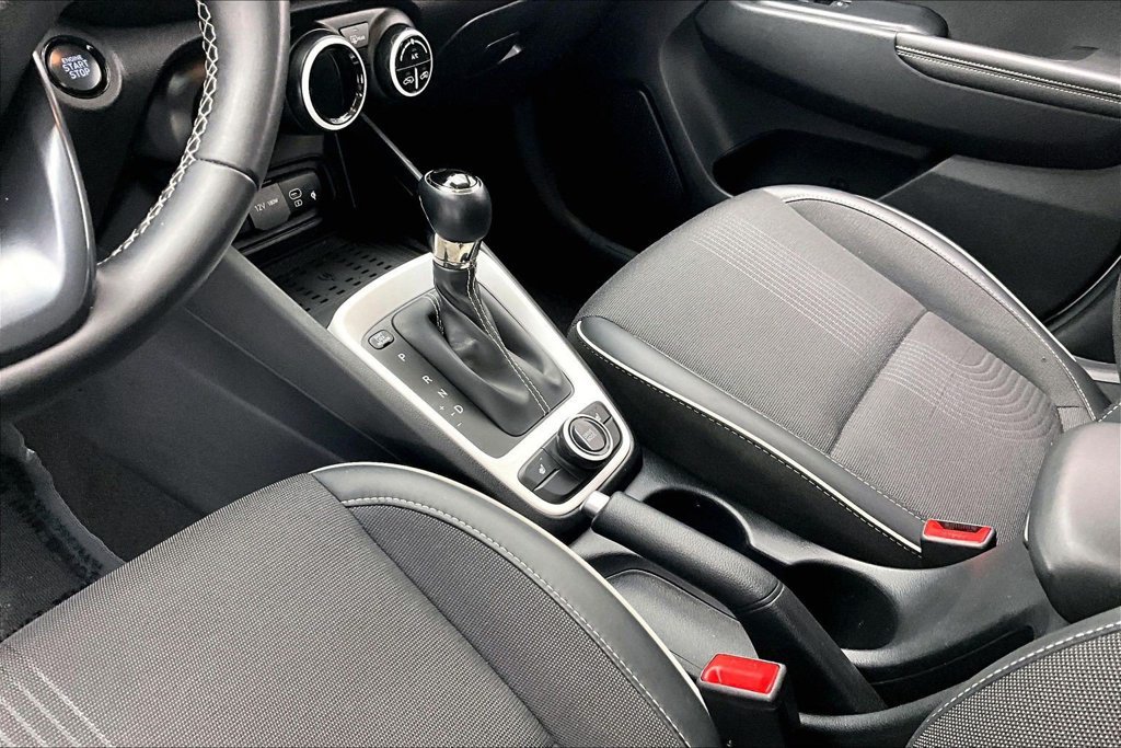 Used 2024 Hyundai Venue Limited FWD image 15