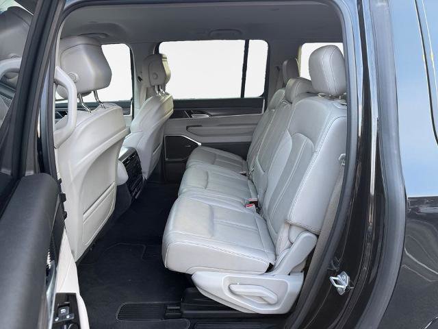 Used 2024 Jeep Wagoneer L Series III w/ Flexible Seating Group AWD/4WD image 23