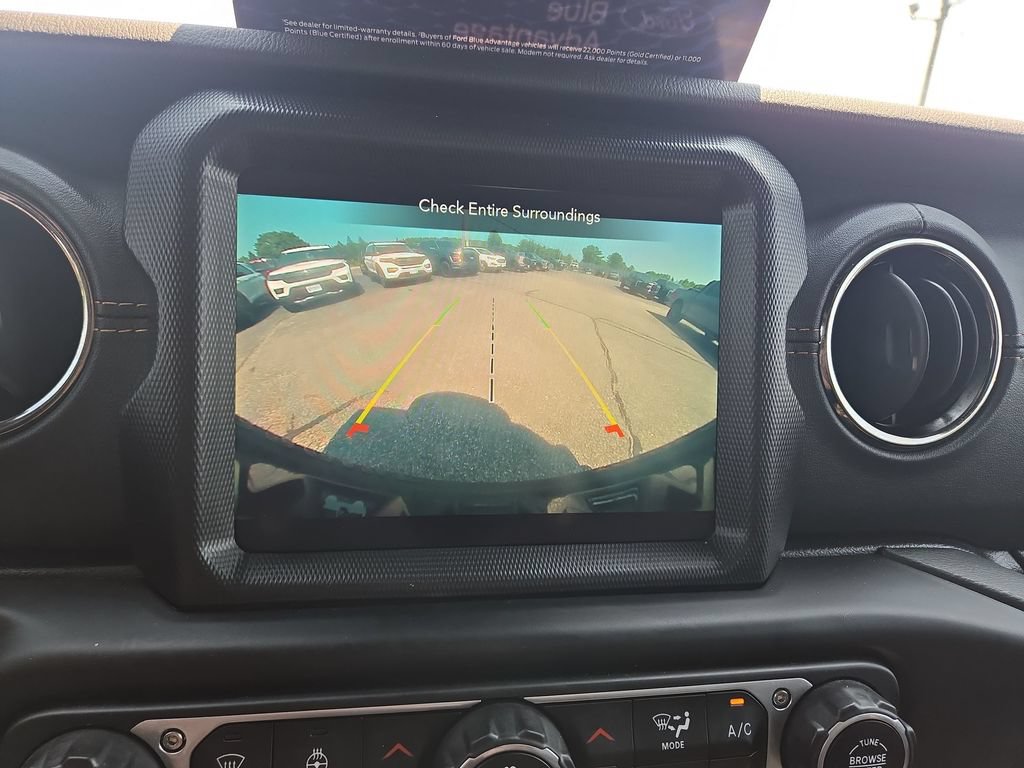 Used 2020 Jeep Wrangler Unlimited Sahara AWD/4WD image 10