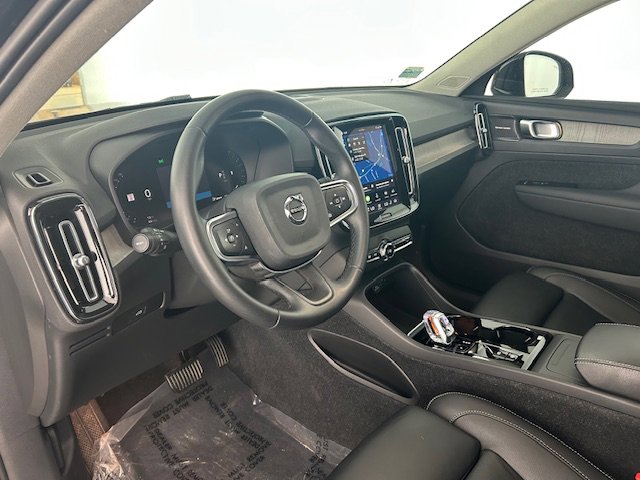 Used 2023 Volvo XC40 B5 Ultimate w/ Protection Package Premier AWD/4WD image 8