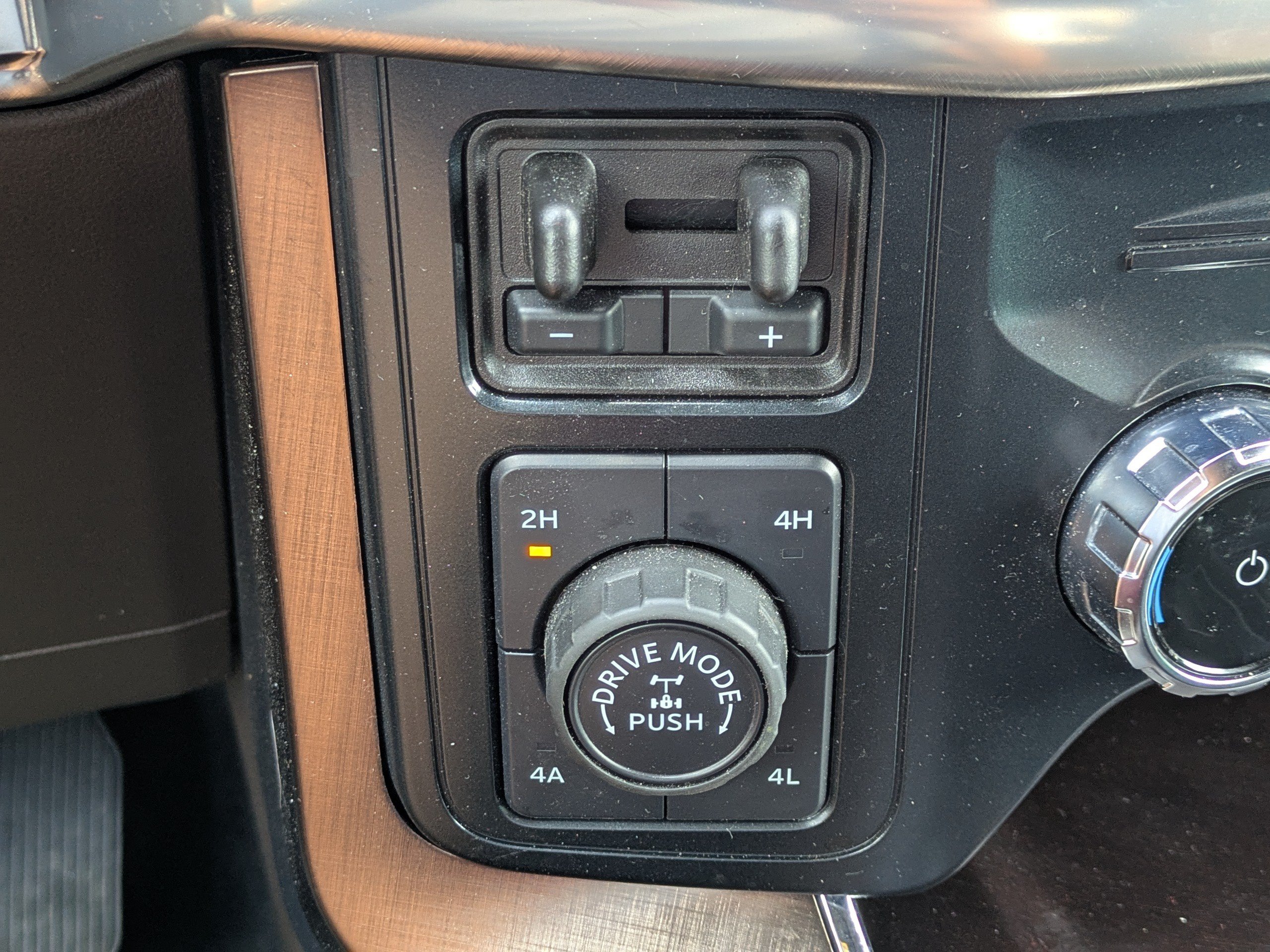 Certified 2025 Ford F150 King Ranch AWD/4WD image 27