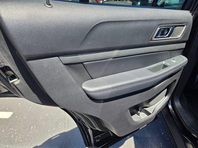 Certified 2018 Ford Explorer XLT w/ Equipment Group 202A AWD/4WD image 37