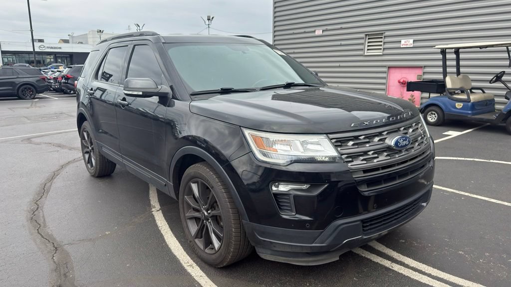 Certified 2018 Ford Explorer XLT w/ Equipment Group 202A AWD/4WD image 4