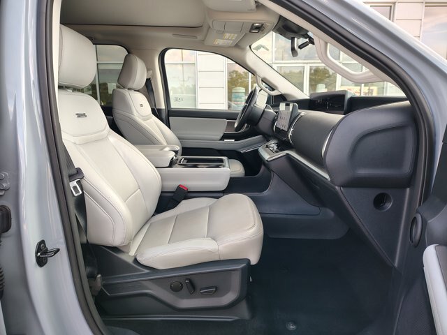 Certified 2025 Ford Expedition Max Platinum w/ Driver's Package AWD/4WD image 15