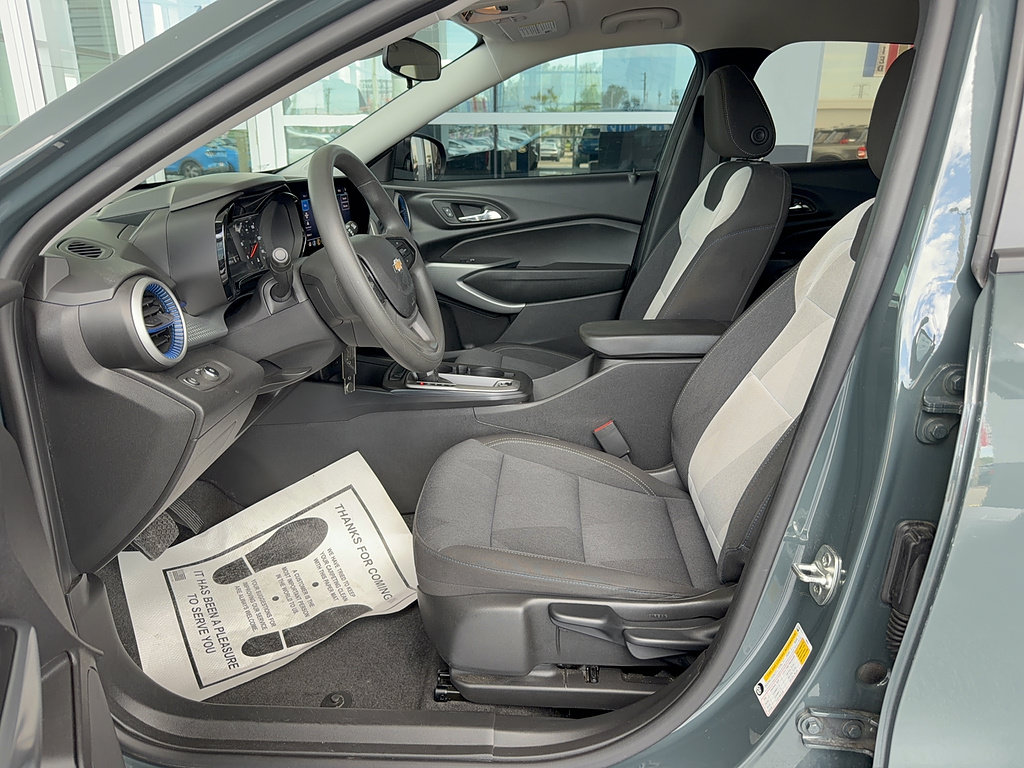 Used 2025 Chevrolet Trax LS FWD image 11