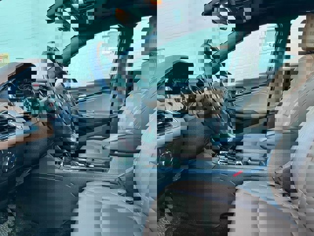 Used 2019 Chevrolet Cruze Diesel w/ Sun And Sound Package image 8