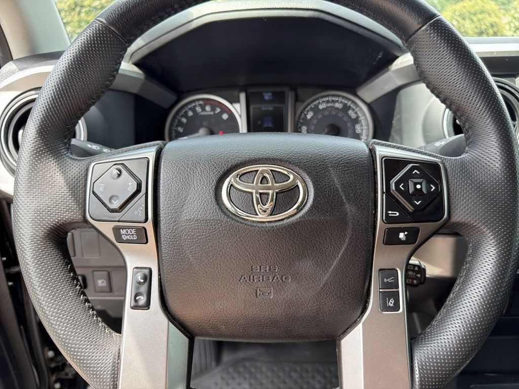 Used 2022 Toyota Tacoma SR5 RWD image 13