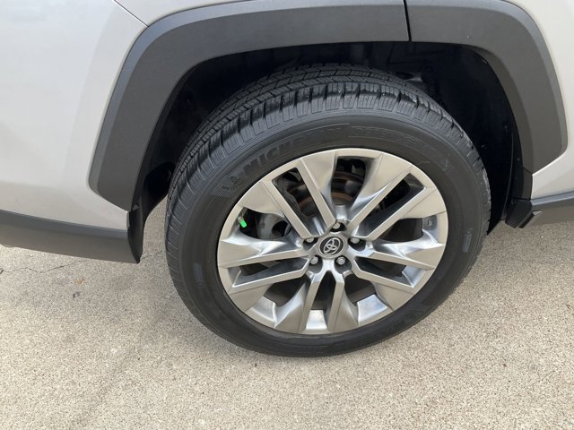 Used 2019 Toyota RAV4 Limited w/ Cold Weather Package FWD image 15