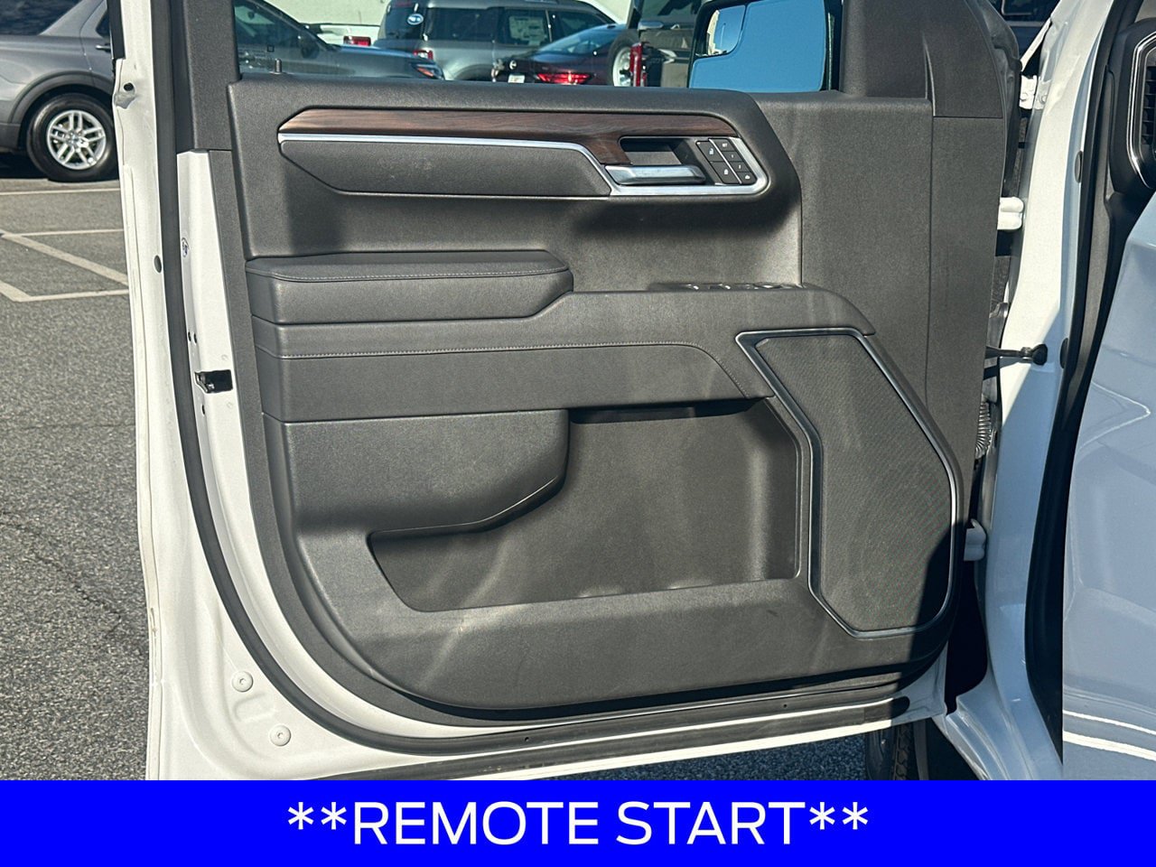 Used 2025 GMC Sierra 1500 SLT AWD/4WD image 11