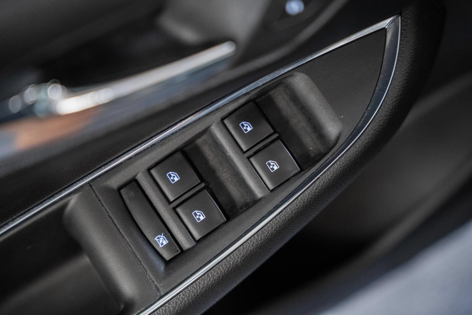 Used 2018 Chevrolet Cruze Premier FWD image 35