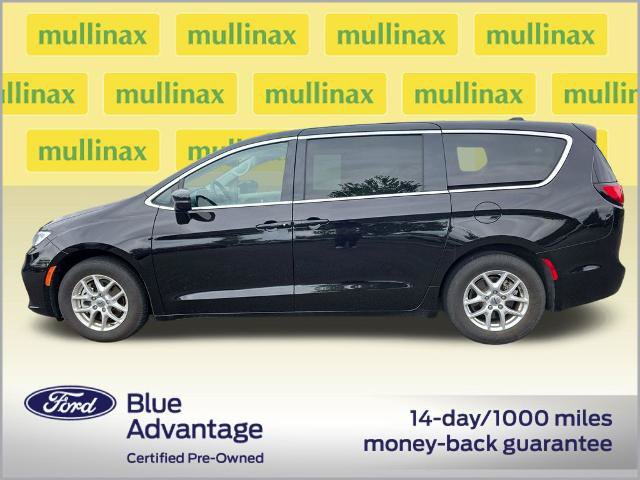 Used 2024 Chrysler Pacifica Touring-L FWD image 12