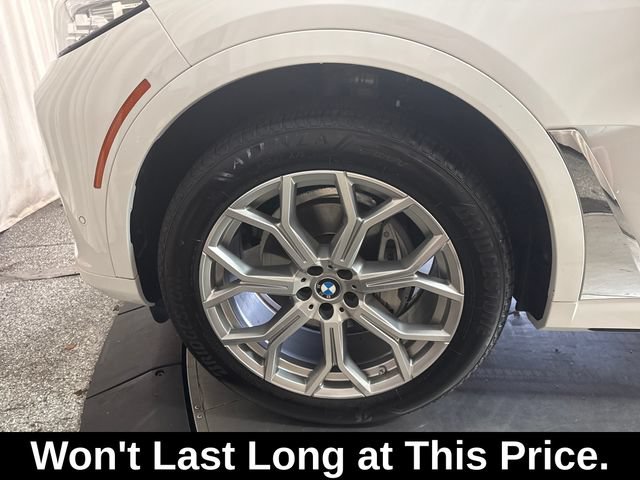 Used 2022 BMW X7 xDrive40i w/ Premium Package AWD/4WD image 13