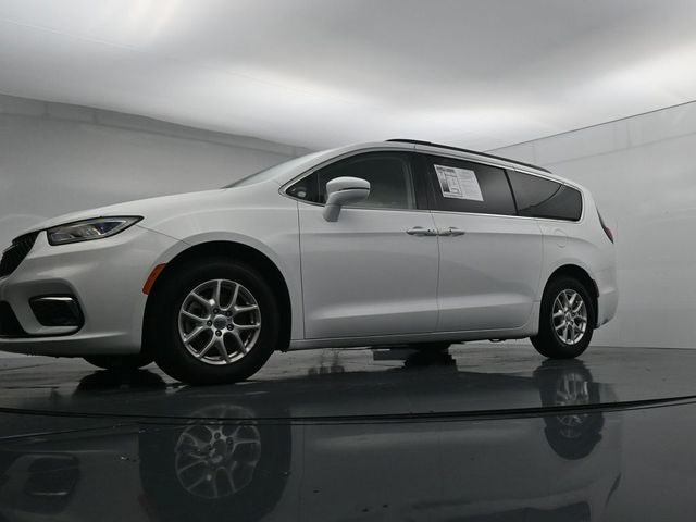 Used 2022 Chrysler Pacifica Touring-L FWD image 32