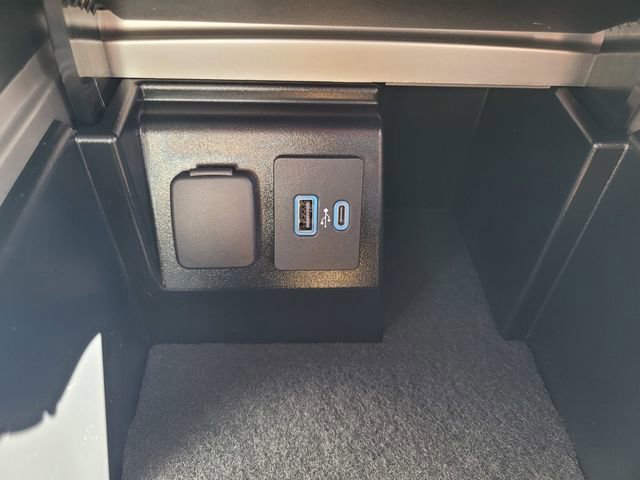 Certified 2022 Ford Explorer XLT w/ Equipment Group 202A image 25