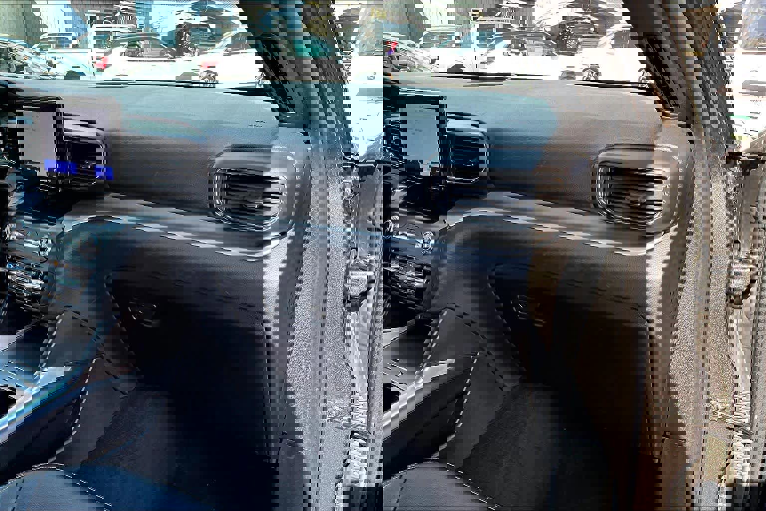 Certified 2020 Ford Explorer XLT w/ Equipment Group 202A RWD image 19