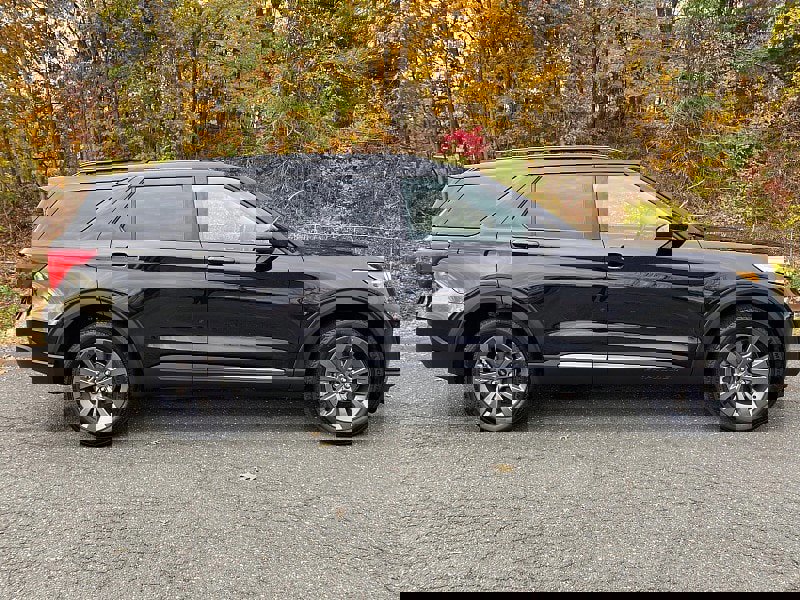 Certified 2022 Ford Explorer XLT w/ Equipment Group 202A image 6