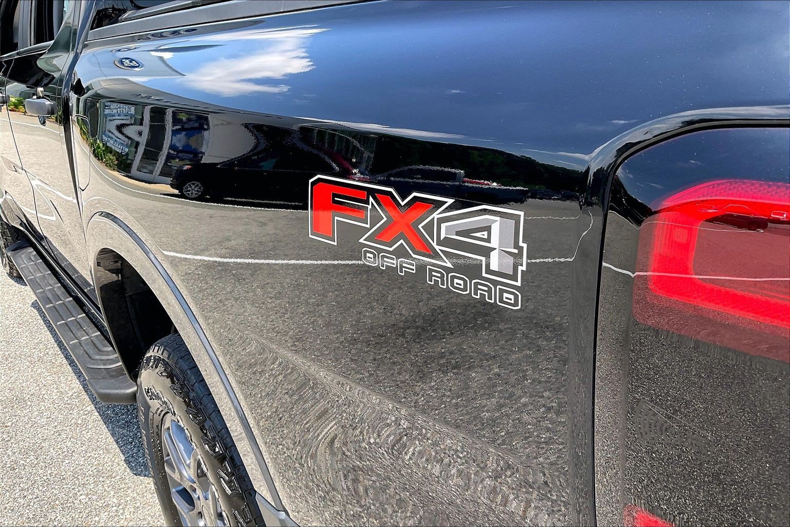Certified 2024 Ford Ranger XLT w/ Technology Package AWD/4WD image 8