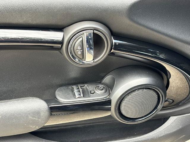 Used 2019 MINI Cooper 2-Door Hardtop FWD image 17