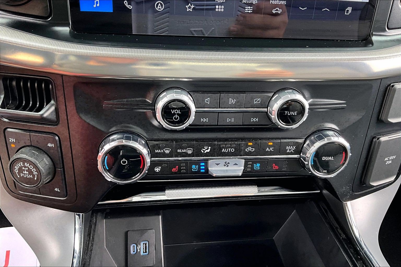 Certified 2024 Ford F150 Lariat AWD/4WD image 38