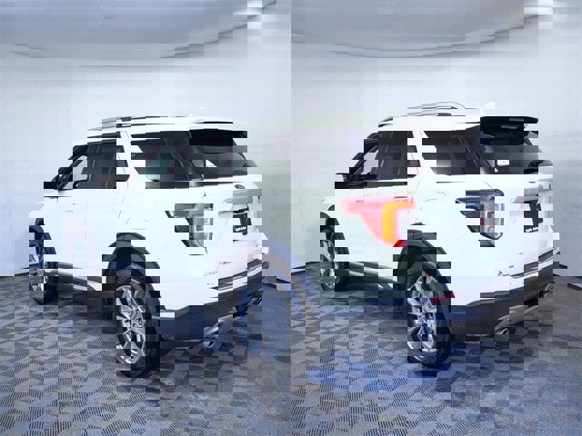 Certified 2022 Ford Explorer Limited w/ Equipment Group 301A image 6