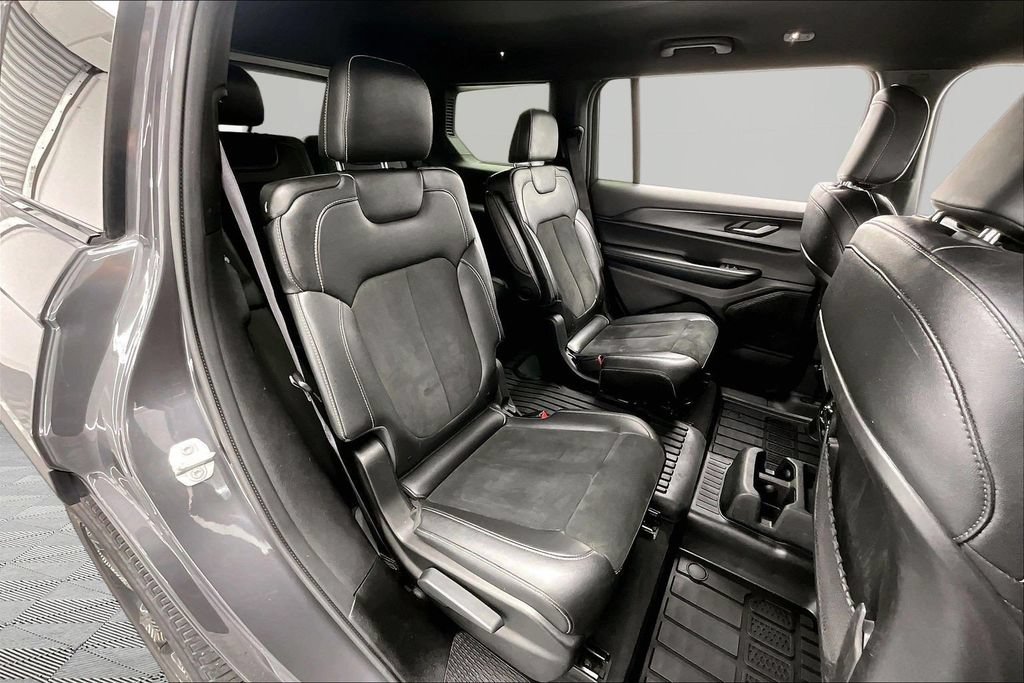 Used 2024 Jeep Grand Cherokee L Laredo AWD/4WD image 27