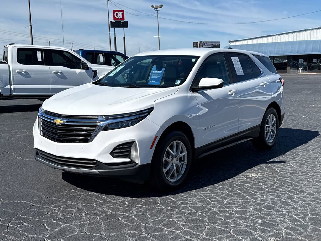Used 2023 Chevrolet Equinox LT w/ Driver Convenience Package image 3