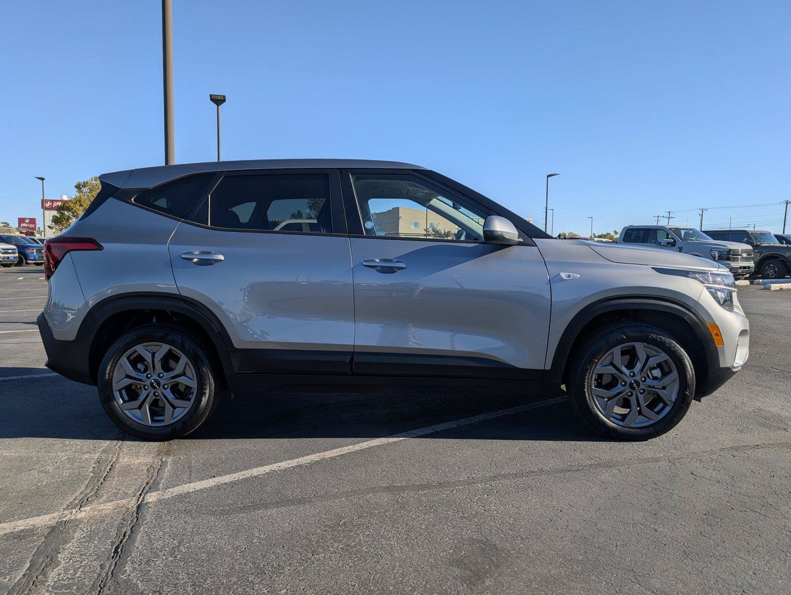 Used 2026 Kia Seltos LX AWD/4WD image 5