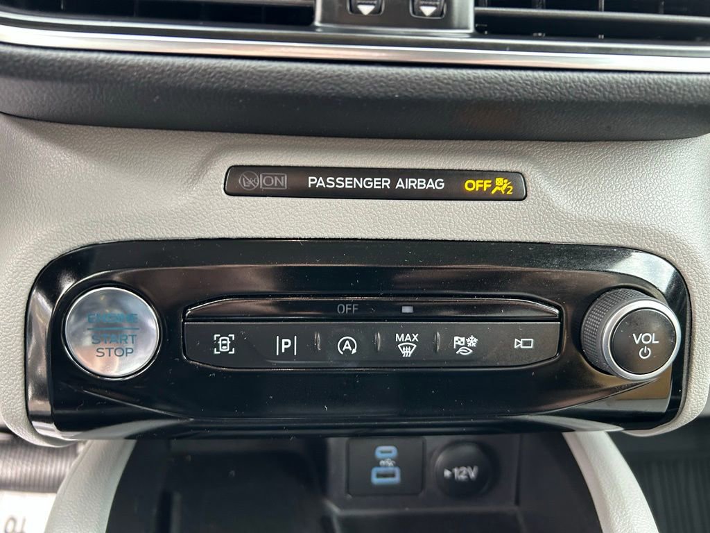 Certified 2023 Ford Escape Platinum w/ Premium Technology Package image 30