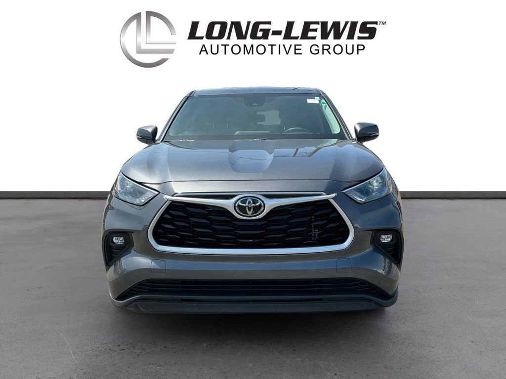 Used 2024 Toyota Highlander LE FWD image 11