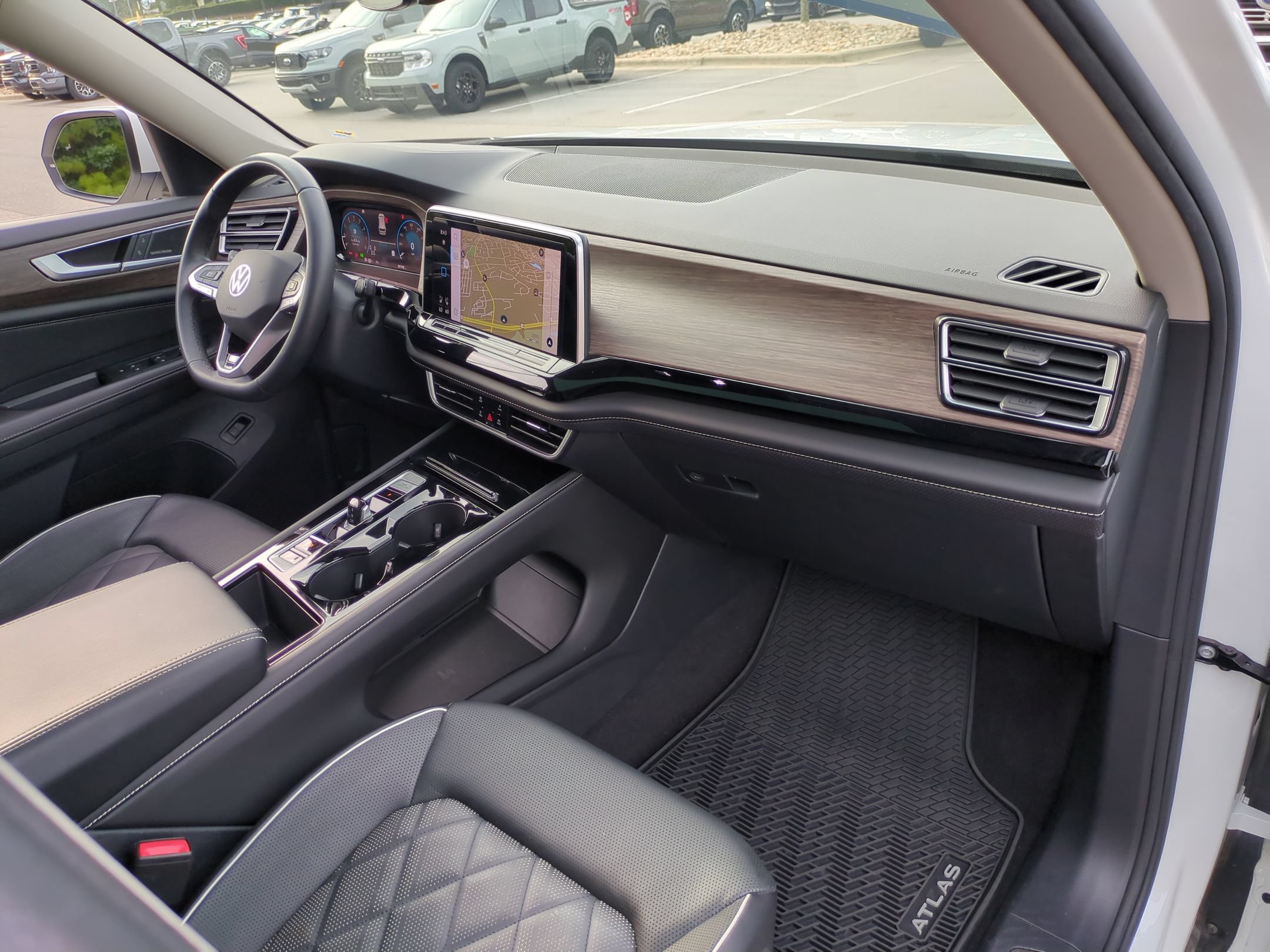 Used 2024 Volkswagen Atlas SEL Premium R-Line AWD/4WD image 41