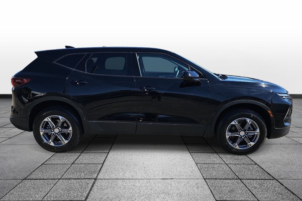 Used 2025 Chevrolet Blazer LT FWD image 4