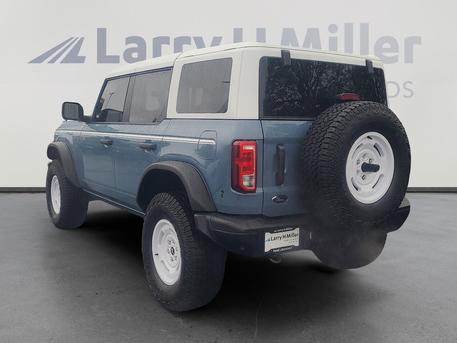 Certified 2025 Ford Bronco Heritage Edition AWD/4WD image 3