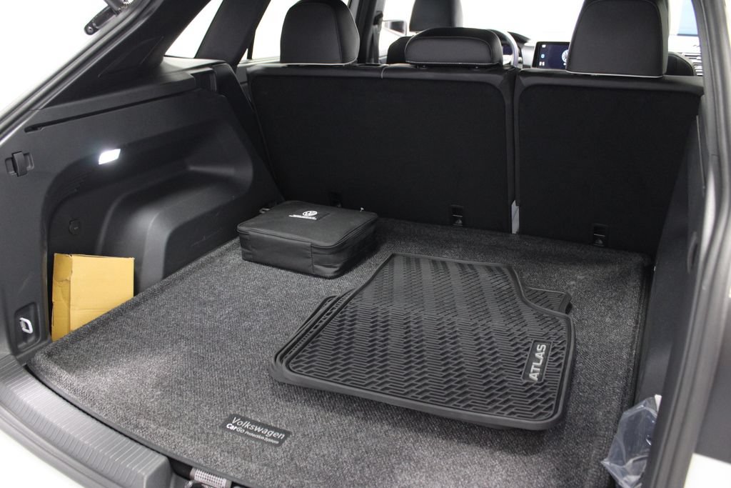 Used 2024 Volkswagen Atlas Cross Sport SEL Premium R-Line AWD/4WD image 17