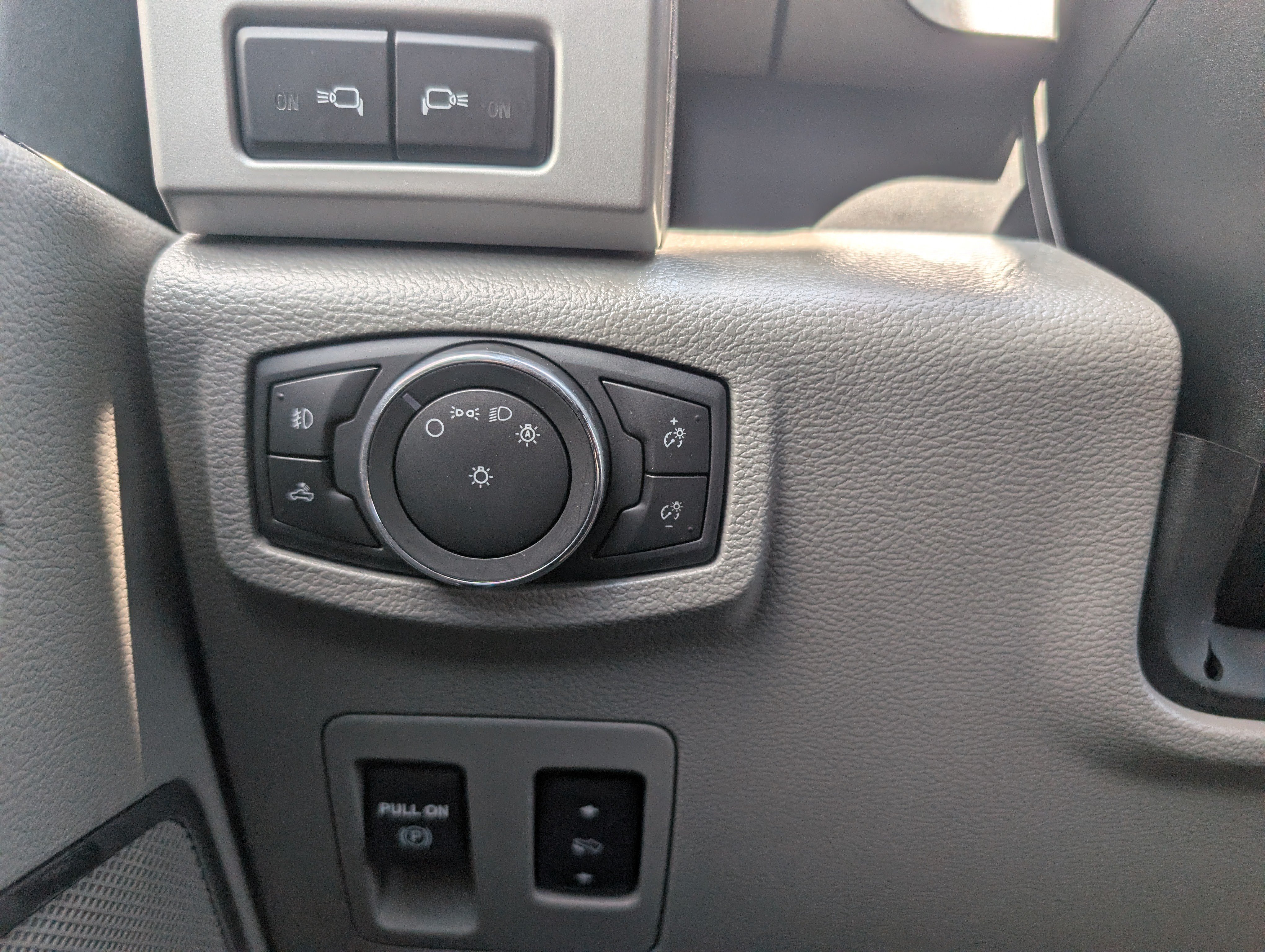 Certified 2019 Ford F150 Lariat w/ Equipment Group 502A Luxury AWD/4WD image 23